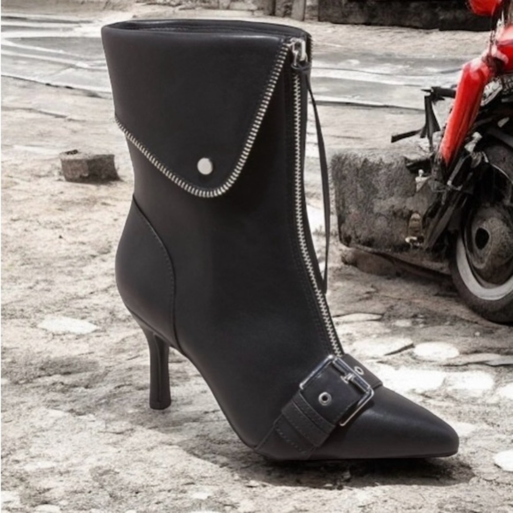 A New Day Women's Mickey Point Toe Moto Ankle Boots. Size 6